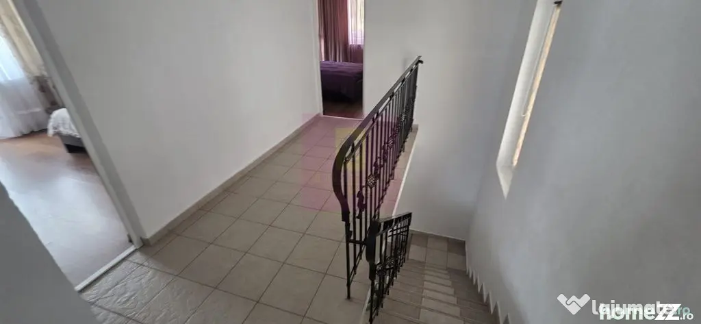 Vila de vânzare cu 8 camere și garaj in Busteni