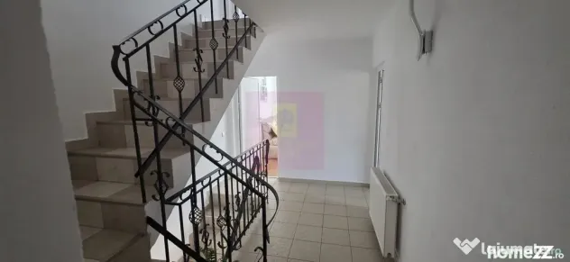 Vila de vânzare cu 8 camere și garaj in Busteni