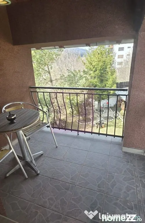 Vila de vânzare cu 8 camere și garaj in Busteni