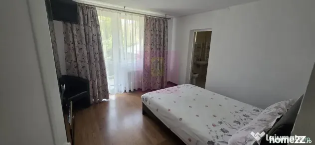 Vila de vânzare cu 8 camere și garaj in Busteni