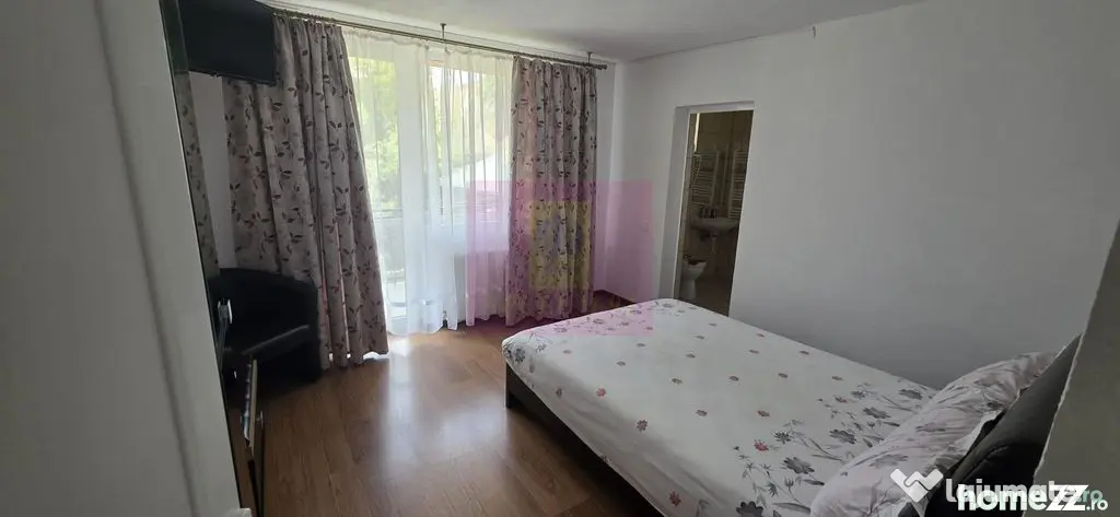 Vila de vânzare cu 8 camere și garaj in Busteni - Busteni (Prahova)