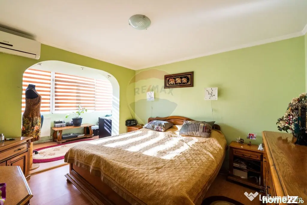 Apartament cu 3 camere de vânzare în Centrul orașului ...