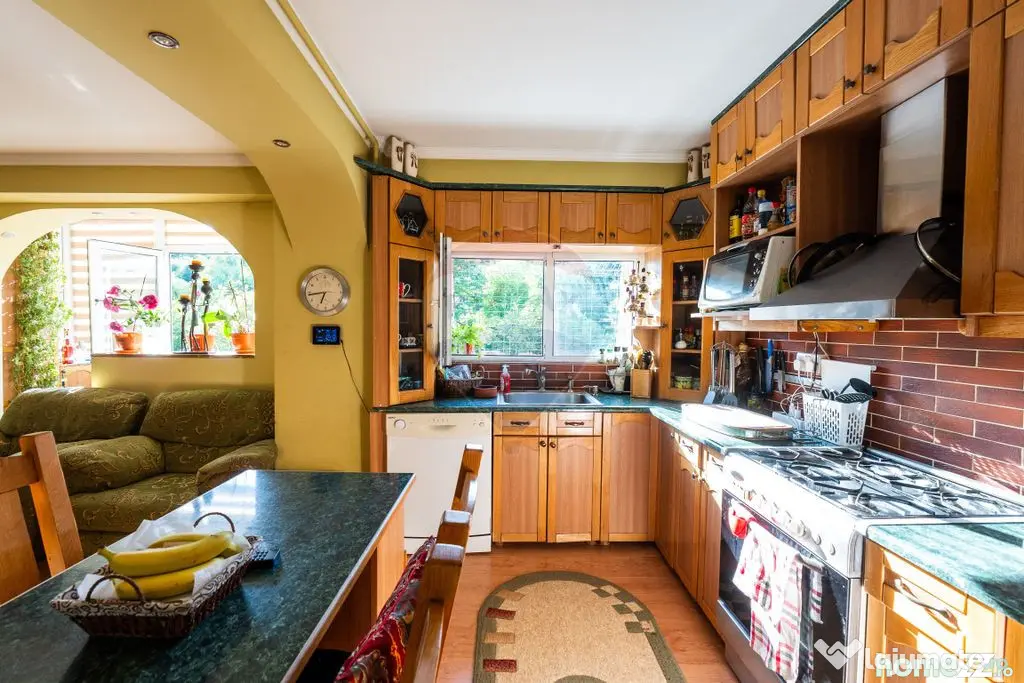 Apartament cu 3 camere de vânzare în Centrul orașului ...