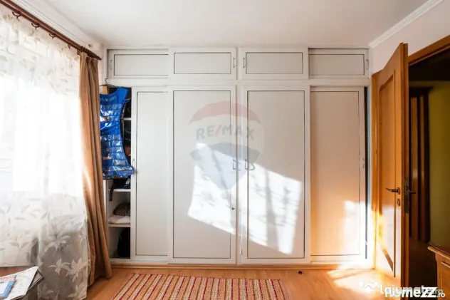 Apartament cu 3 camere de vânzare în Centrul orașului ...
