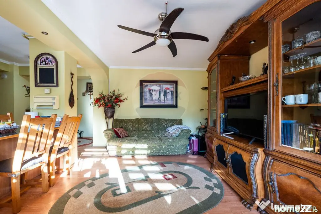 Apartament cu 3 camere de vânzare în Centrul orașului ...