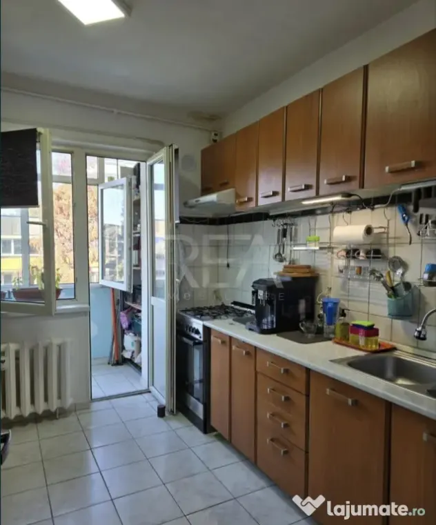 3 camere, 4/4, bloc 1981, anvelopat-Gorjului