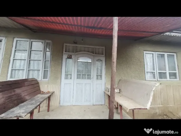 Casa batraneasca cu teren intravilan 1700mp Dolhestii Mari ,Suceava