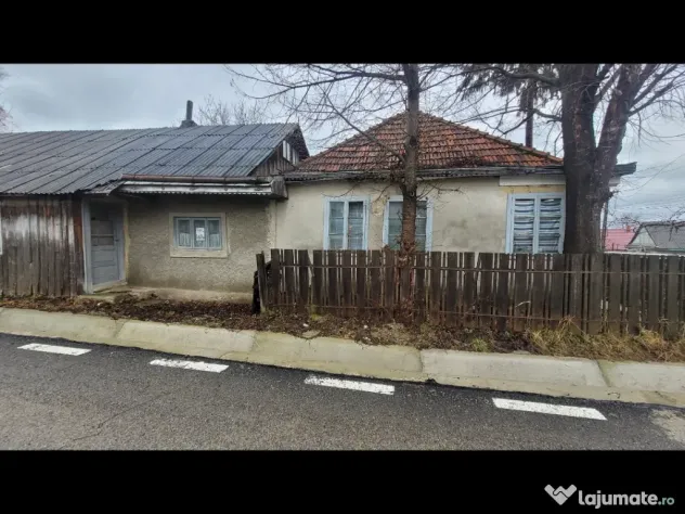 Casa batraneasca cu teren intravilan 1700mp Dolhestii Mari ,Suceava