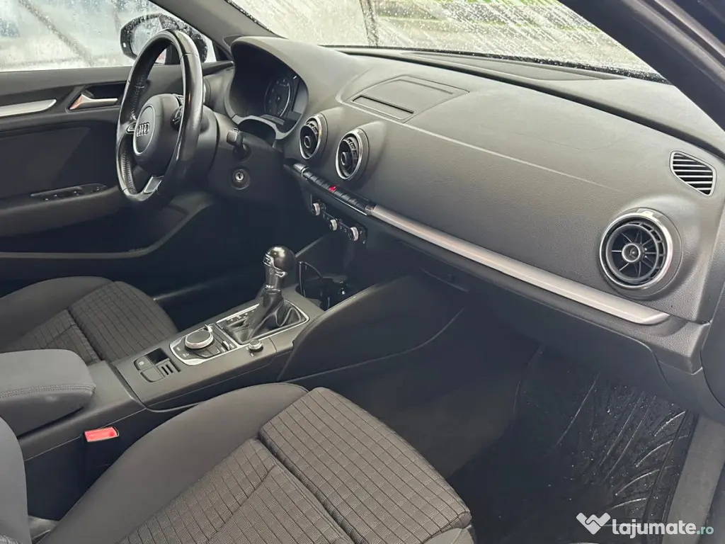 Vând Audi A3 Sportback, an 2014, motorizare 1.8 TFSI 180 CP, cutie automată DSG.