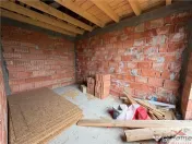 Casa la rosu din caramida de in comuna Carligele 