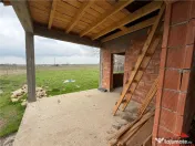 Casa la rosu din caramida de in comuna Carligele 