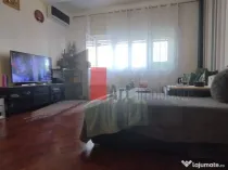 Apartament cu trei camere de vanzare-Piata Victoriei