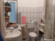 Apartament cu trei camere de vanzare-Piata Victoriei 