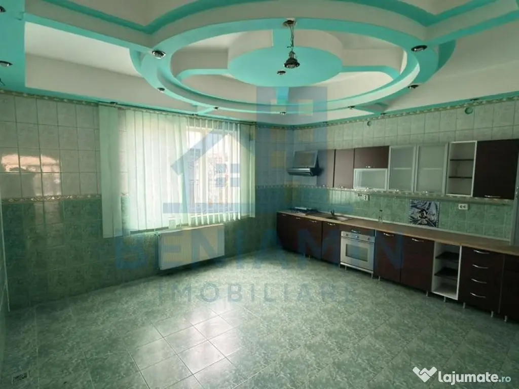 Vila P+2 Alexandru Cel Bun cu doua etaje si curte proprie