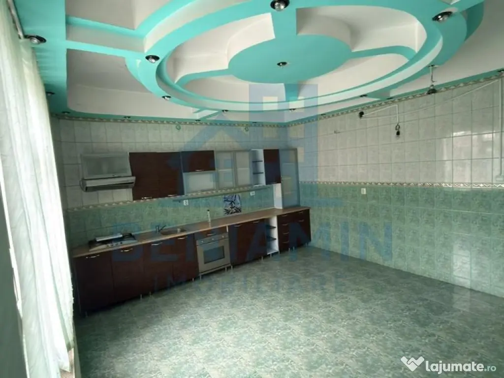 Vila P+2 Alexandru Cel Bun cu doua etaje si curte proprie