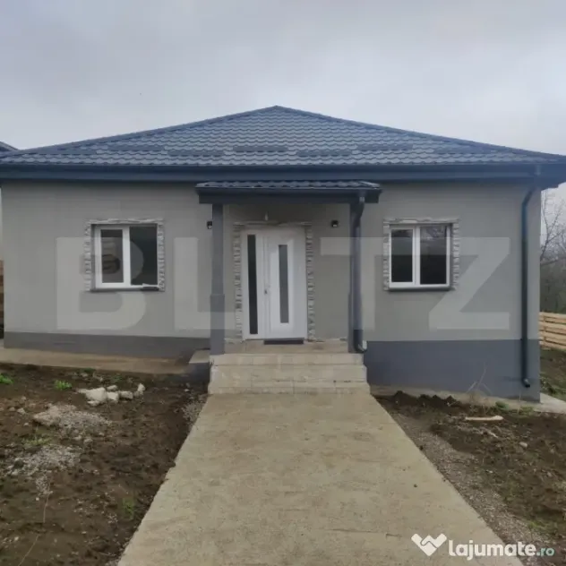 Casă de vânzare în Tomești – zonă centrală, lângă