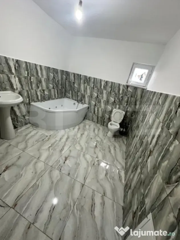 Casă de vânzare în Tomești – zonă centrală, lângă