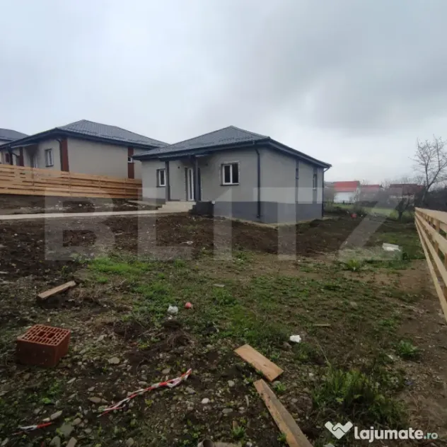 Casă de vânzare în Tomești – zonă centrală, lângă