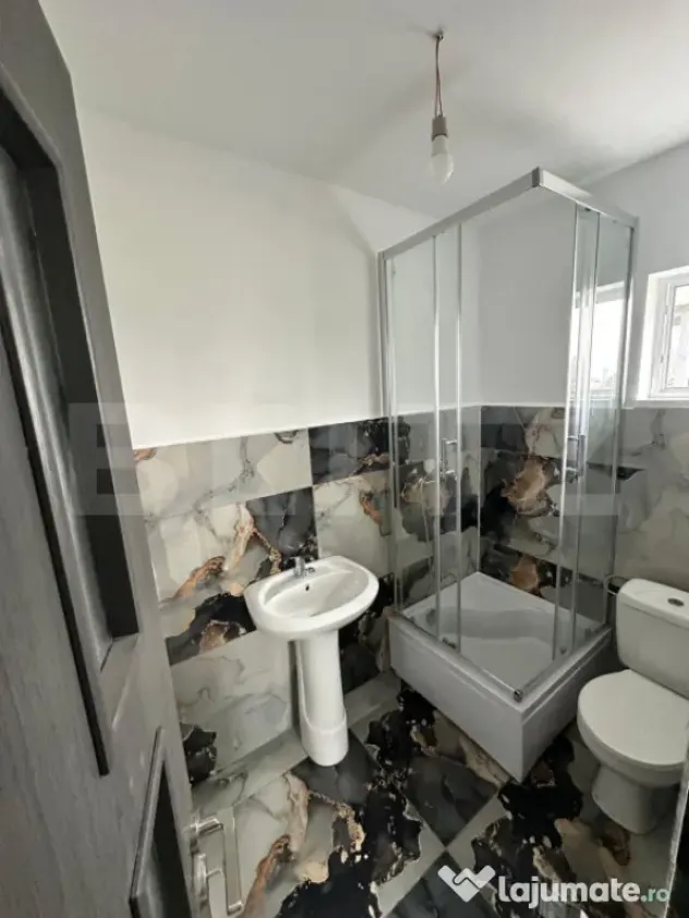 Casă de vânzare în Tomești – zonă centrală, lângă