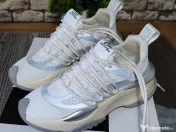 Adidași steve madden 