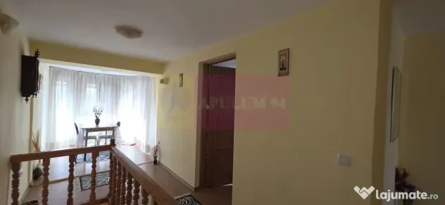 Casa de vanzare cu 3 camere in Poiana Campina