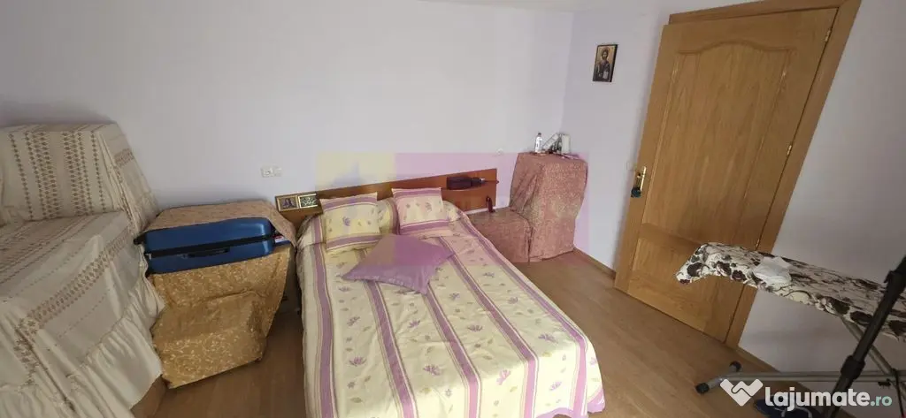Casa de vanzare cu 3 camere in Poiana Campina