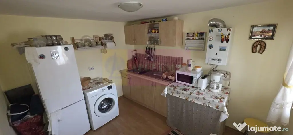 Casa de vanzare cu 3 camere in Poiana Campina