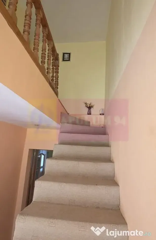 Casa de vanzare cu 3 camere in Poiana Campina