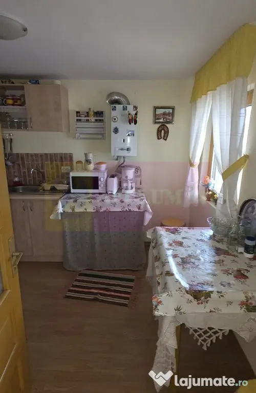 Casa de vanzare cu 3 camere in Poiana Campina