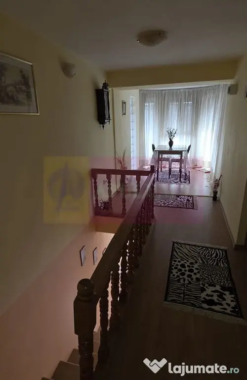Casa de vanzare cu 3 camere in Poiana Campina