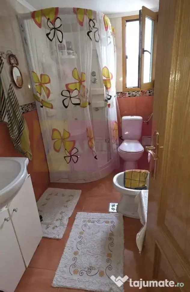 Casa de vanzare cu 3 camere in Poiana Campina