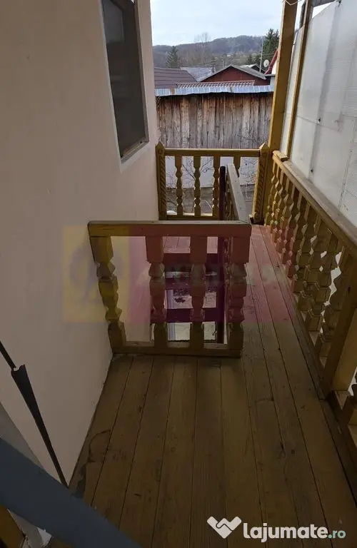 Casa de vanzare cu 3 camere in Poiana Campina