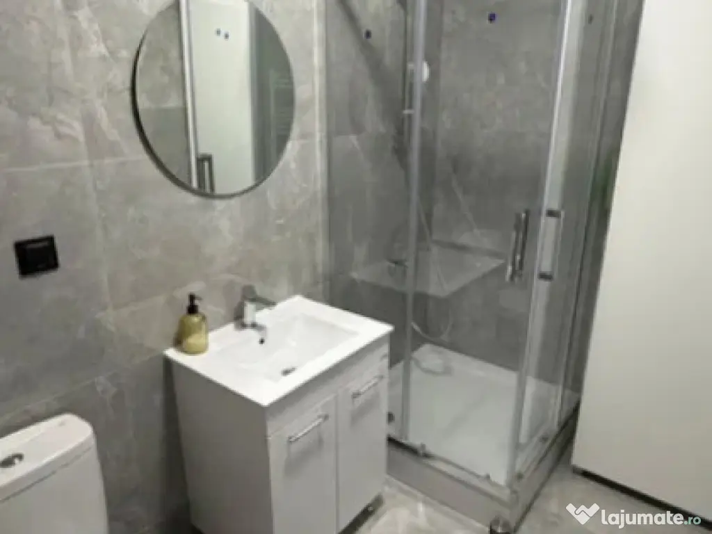 Apartament 2 camere, decomandat - zona Tractorul