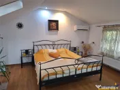 Casa Bartolomeu, pe doua nivele, stil deosebit, curte comuna 