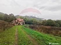 Casă la roșu de vânzare – 6.400 mp teren – Copalni...