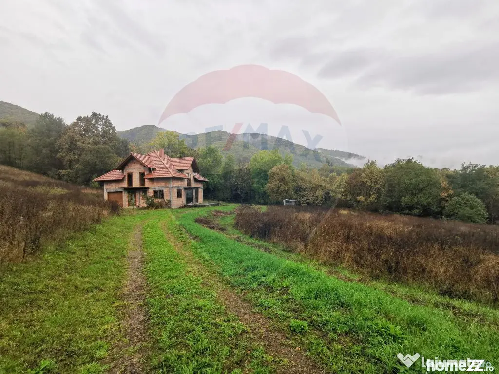 Casa noua de vanzare cu 6.400 mp teren in Copalnic Manastur