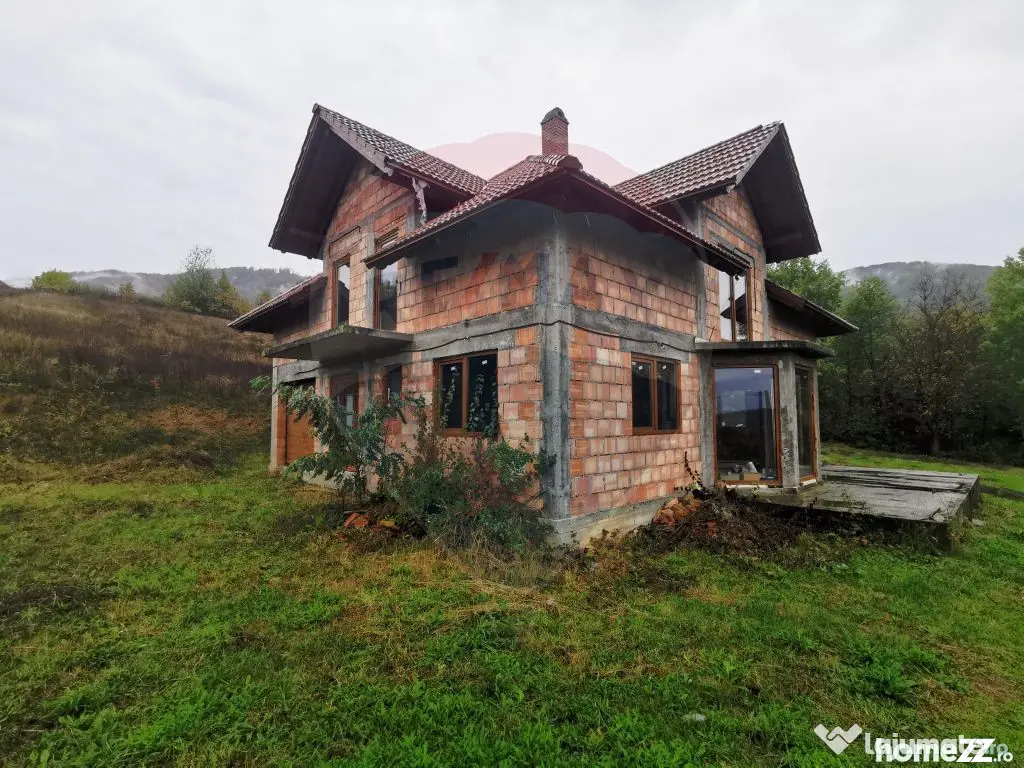 Casa noua de vanzare cu 6.400 mp teren in Copalnic Manastur