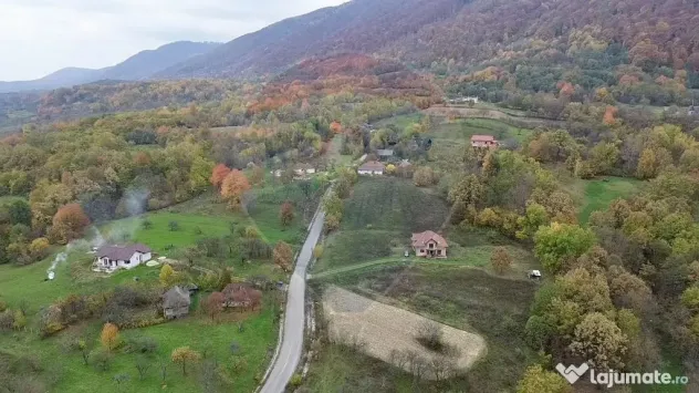 Casă la roșu de vânzare – 6.400 mp teren – Copalni...