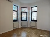 Casă / Vilă din perioada interbelică proaspăt renovată 