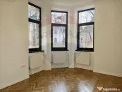 Casă / Vilă din perioada interbelică proaspăt renovată 