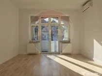 Apartament în vilă din perioada interbelică proaspăt ...