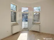 Apartament în vilă din perioada interbelică proaspăt ... 