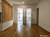 Casă / Vilă din perioada interbelică proaspăt renovată 