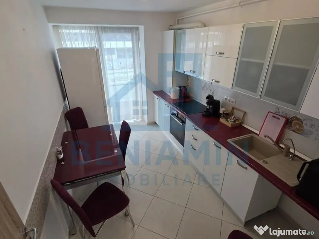 Garsoniera decomandata spatioasa Tractorul Coresi 52mp pa...