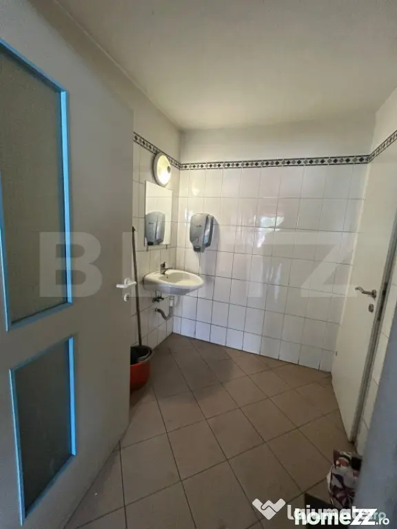 HALA DE VINZARE INTR-O ZONA CU VAD COMERCIAL FOARTE BUN