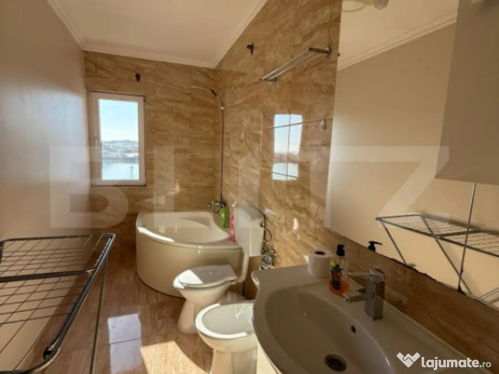 Apartament 2 camere, decomandat, Zona Piata Mare