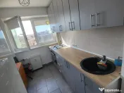 Închiriez apartament 3 camere 