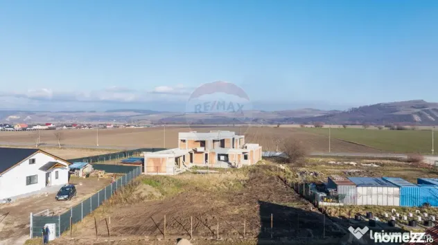 Vilă cu 3 camere, la roșu | Proiect modern – Poiana C...