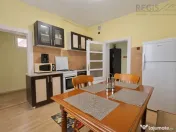 Apartament 2 Camere in Centrul Istoric cu Garaj si Curte 