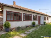 FILM! De casa traditionala, cu dependinte si facilitati, in 